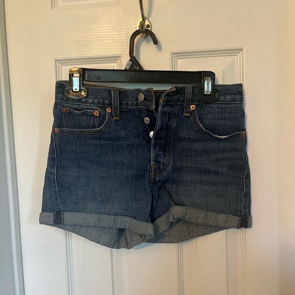 Levi’s Shorts Dark Wash - Picture 1 of 1